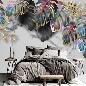 Carta da parati in marmo bianco con foglie tropicali: decorazione murale moderna