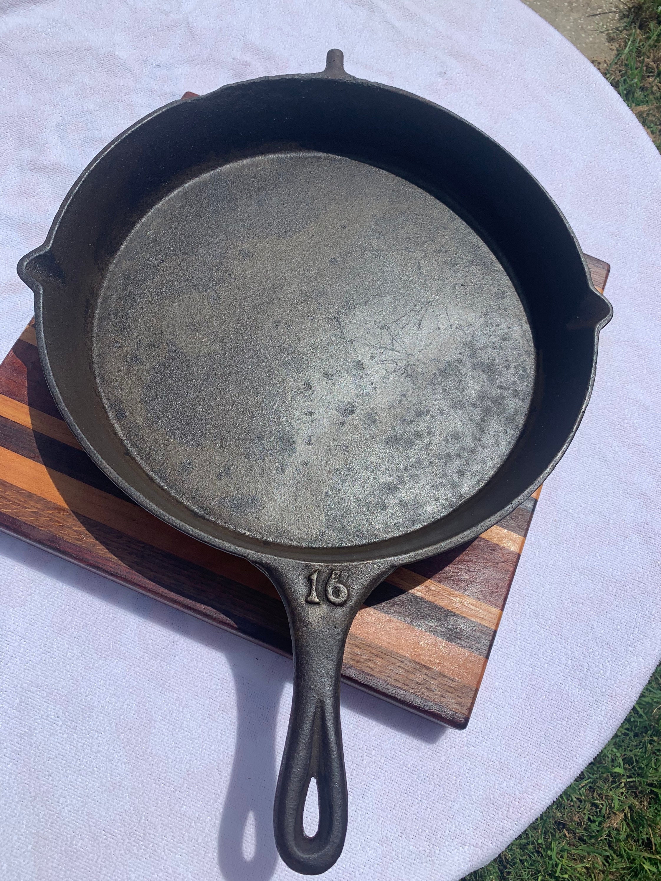 Extremely Rare Vintage Cast Iron Size 16 Prison Skillet condition Issues 