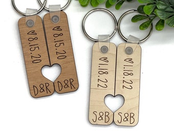 Couples Keychains, Valentine's Day Gift, Gift for him, Gift for her, Engagement Gift, Personalized Wooden Keychains, Wedding Date, Set of 2