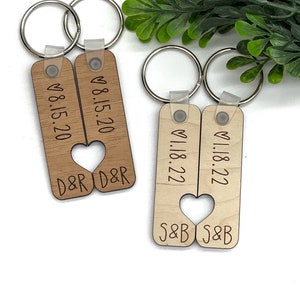 Couples Keychains, Valentine's Day Gift, Gift for him, Gift for her, Engagement Gift, Personalized Wooden Keychains, Wedding Date, Set of 2