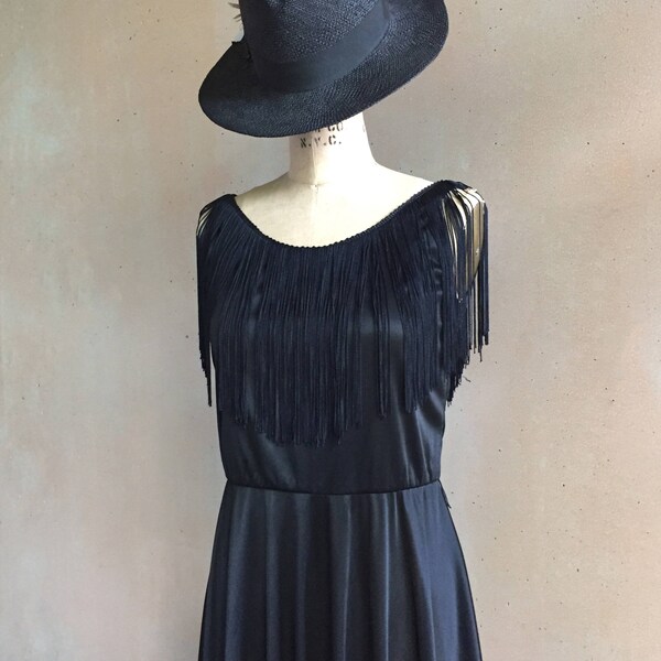 Vintage anni '70 Sheer Fringe Slip Dress con High Side Slits