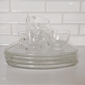 Vintage Four Place Setting Daisy and Button Pattern Clear Glass Snack Set, 8 Piece Daisy and Button Pattern Clear Glass Snack Set