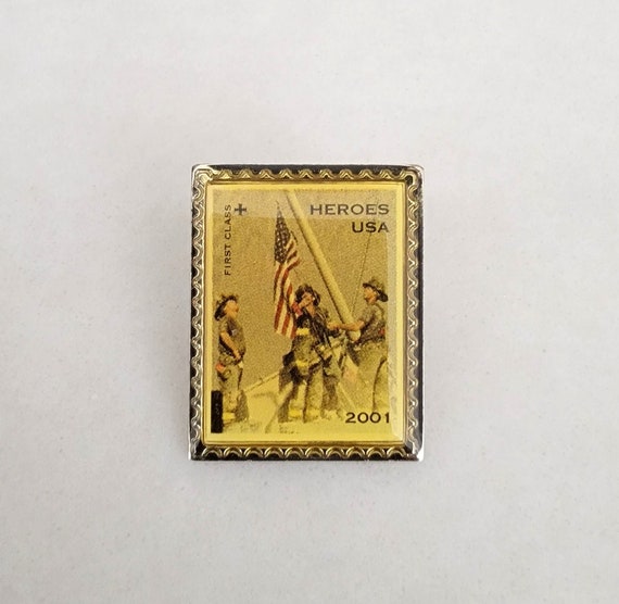 2001 USPS HEROES USA First Class Stamp Lapel Pin 911 Gem Il K13s