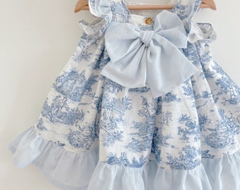 Abito da bambina in toile de Jouy nei colori grigio, blu e rosso