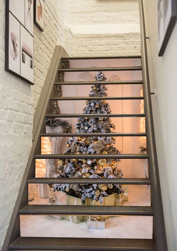 15 Festive Christmas Staircase Decor Ideas