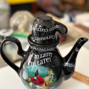 Disney Alice in Wonderland White Rabbit “I’m Late!” Teapot & Cup Set – Curious and Curiouser Tea-for-One