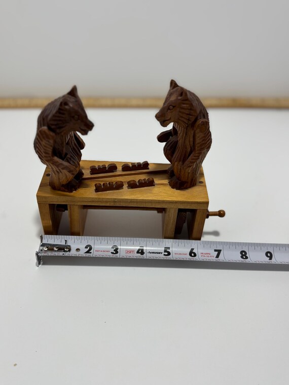 VTG 手彫りの木製クマのスケート学習 - 手回しフォークアートおもちゃ