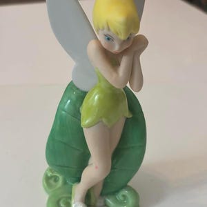 ディズニー ティンカーベル 両手を広げたシダ コレクターズアイテム 陶器製置物