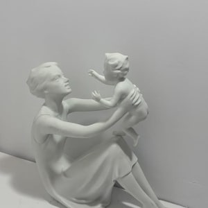 Sculpture en terre cuite "La mère et l'enfant" par Cocry - ANTIQU'ART