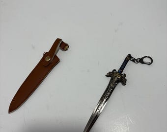 Porte-clés épée tête de lion - accessoire de collection unique