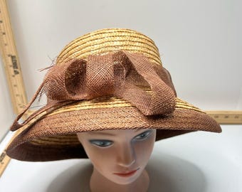 Sombrero de sol flexible para mujer, color marrón claro, de paja, con malla y lazo metálico, estilo casual de verano para ir a la iglesia.