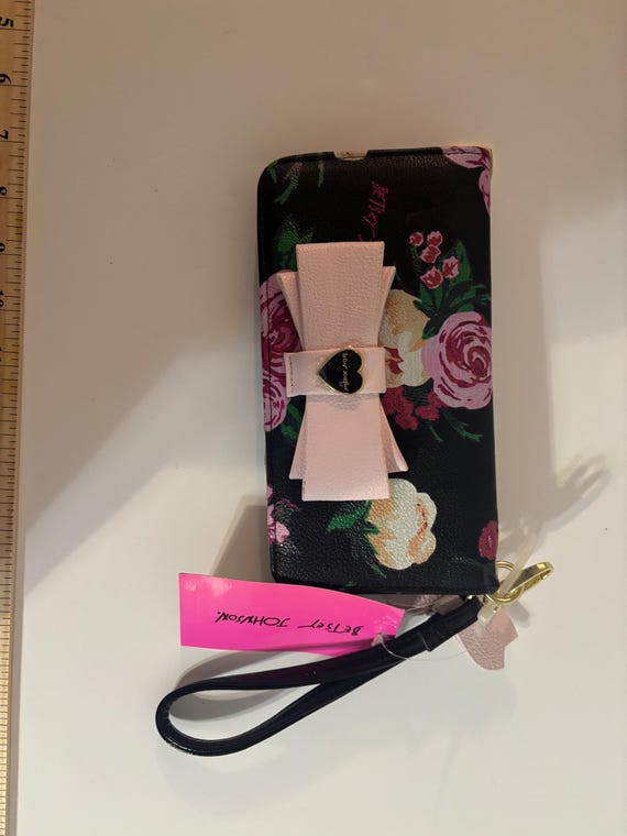 Betsy Johnson Floral Bow Wristlet Wallet – Pink & Black  display picture 1