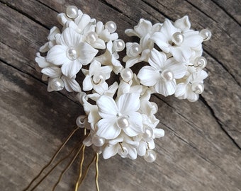 Hairpin cold porcelain, White Pompon, flower Bride, Bridesmaids hair accessories, white hair flowers, wedding flowers