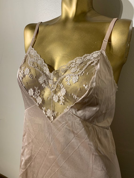 1960’s Montgomery Ward Taupe Fine floral Detail S… - image 1