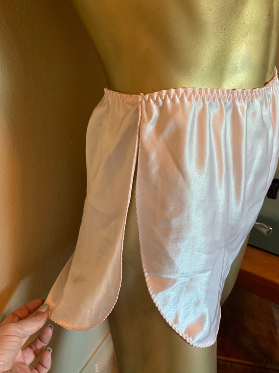 California Dynasty Sleep Shorts, Baby Pink, split… - image 3