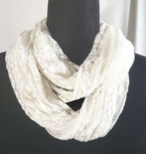 Sciarpe di pizzo, bellissimo pizzo, bianco sporco, verde pallido