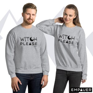 K&ouml;nnte beinhalten: Zwei graue Sweatshirts mit dem Text "Witch Please" in schwarzer Schrift und einer Grafik mit einem Halbmond und einem Dreieck.