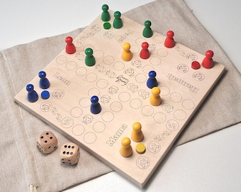 Family-Ludo personalisiert - kleines Würfel-Spielbrett (Holz 18x18cm) mit Namen und Icons für die Kinder, Mama, Papa oder Oma und Opa!
