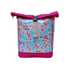 2in1 Fahrradtasche / Rucksack KOMBI Wasserdicht für Gepäckträger  - Gepäcktasche für Frauen Wachstuch Bike Panniers - Design Hanami hellblau