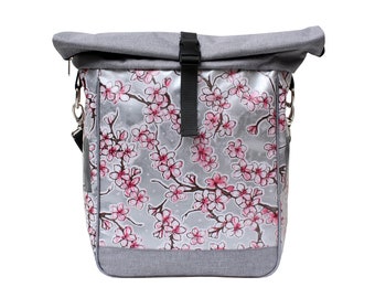 Fahrradtasche Wasserdicht Gepäckträger - Gepäcktasche für Frauen in Oilcloth Satteltasche aus Wachstuch Handgemacht - Design Hanami Silber