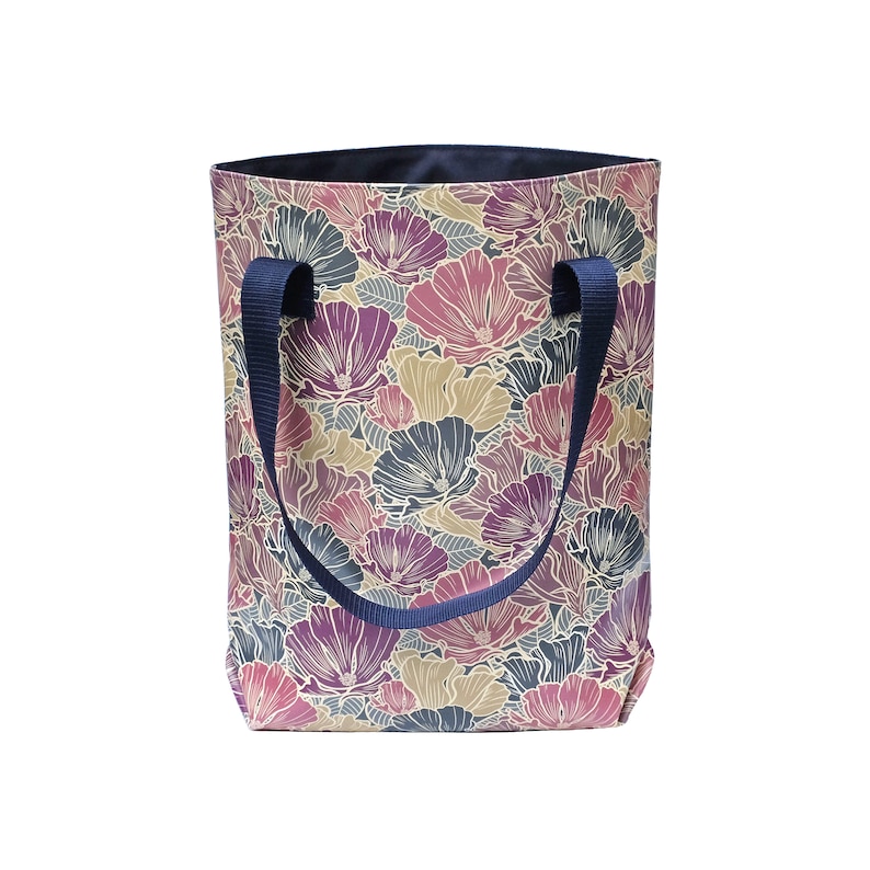 IKURI Shopper Tote Bag for Women Beach Bag Market Bag Waterproof Oilcloth Handmade Vintage Pattern Hanami silver IKURI Shopper Tote Bag for Women Beach Bag Market Bag Waterproof Oilcloth Handmade Vintage Pattern Hanami silver