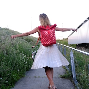 2in1 Fahrradtasche / Rucksack KOMBI aus Plane - Gepäcktasche für Frauen Wasserdicht Bike Panniers -Lunares rot
