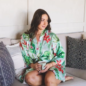 satin tropical robe, bridesmaid robe, hawaiian robe, bridal party robes, banana leaf robe, beach wedding robe, destination wedding robes, image 7