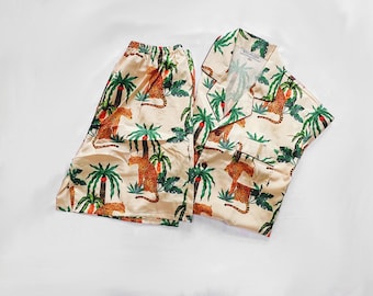 Safari Cheetah Men's Satin Pajama Set, Jungle Print Shorts and Top, Animal Pattern Men's Loungewear