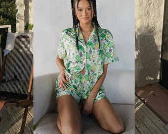 Pickleball Satin Pyjamas Set | Mysig & Stretchig Pyjamas för Damer | Perfekt Present för Pickleballälskare och -spelare | Elegant Pyjamas Set