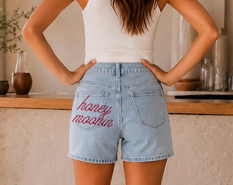 Pantalones cortos vaqueros para novia, apellido de casada personalizado, regalo para recién casados, atuendo para despedida de soltera, regalo para la Sra.