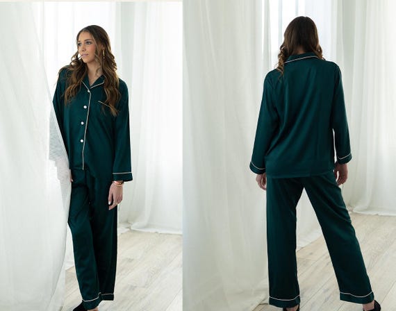 Emerald Green Bridesmaid Pajamas , Long Sleeve Wedding Sleepwear, Forest Green Matching Sets, Luxurious Green Satin Pajamas, Sleepwear Gift