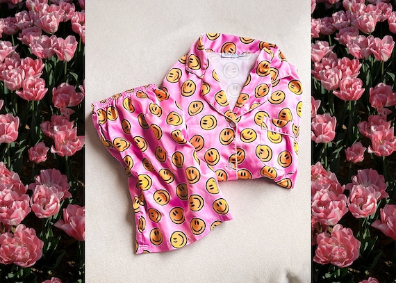 smiley face pajamas, smiley print pajamas, pink wedding pajamas, bridesmaid, bride, birthday girl pajamas, smile pajamas, smile face pajamas