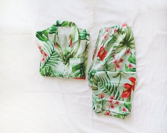 Zijdeachtige pyjamaset, loungewear met tropisch palmblad, gepersonaliseerde pyjama's