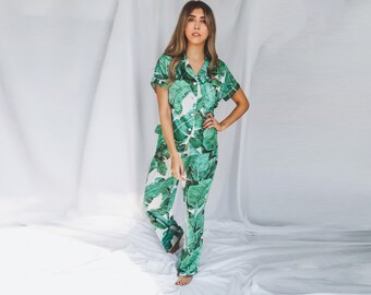 green palm leaf pajama set, monogram pajamas, staycation pajamas,  bride pajamas, tropical hawaiian pajamas, custom pajamas, pajama pants,