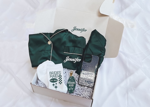 bridesmaid proposal box, bridesmaid pajamas, custom bridesmaid pajamas, bridesmaid robe box, green wedding, bridesmaid box with pajamas