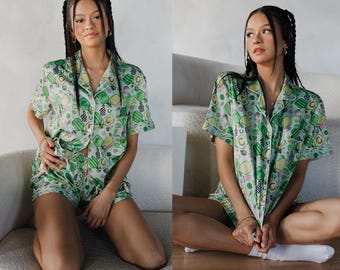 Lyxig Pickleball-satinpyjamas med stretch | Roligt och bekvämt loungeset | Present till pickleballspelare | Pickleball-älskare i satinpyjamas