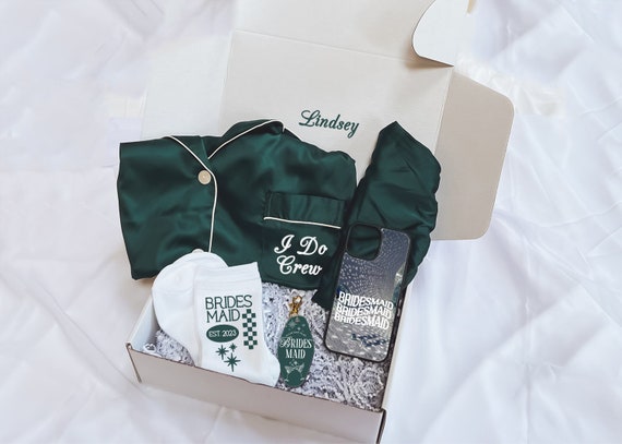 bridesmaid proposal box, bridesmaid pajamas, custom bridesmaid pajamas, bridesmaid robe box, green wedding, bridesmaid box with pajamas