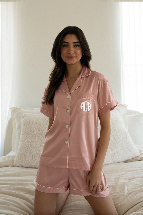 pink satin pajamas, silk pajamas, custom pajamas, wedding pajamas, monogram pajamas, wedding pajamas, bride pajamas, pajama set, pajama set