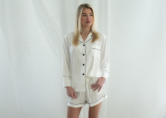 white bride pajamas, white wedding pajamas, custom name pajamas, white satin pajamas, silk pajamas, monogram pajamas, beach wedding, pajamas