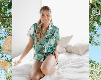 Pijamas de vacaciones - Conjunto para escapada a la playa - Ropa de dormir para resort - Conjunto de satén para estar en casa - Pijamas de satén elegantes - Pijamas con monograma de moda - Conjunto de hoja de palma