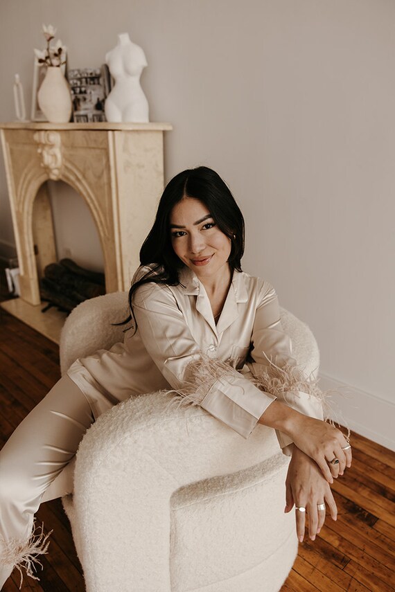 beige feather pajamas, ivory bride pajamas, faux feather pajamas, ostrich feathers pajama set, ivory satin pajamas, custom beige pajamas