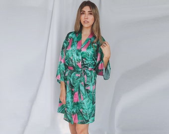 Bata de satén rosa con estampado de hojas de plátano tropical, bata personalizada para la fiesta nupcial.