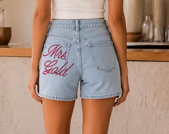 Pantalones cortos vaqueros con apellido, shorts vaqueros de novia con nombre personalizado, ropa para la luna de miel, regalo para la despedida de soltera