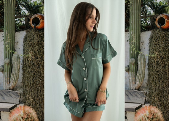 green wedding pajamas, green satin pajamas, custom name pajamas, eucalyptus green wedding, silk pajamas, monogram pajamas, beach wedding