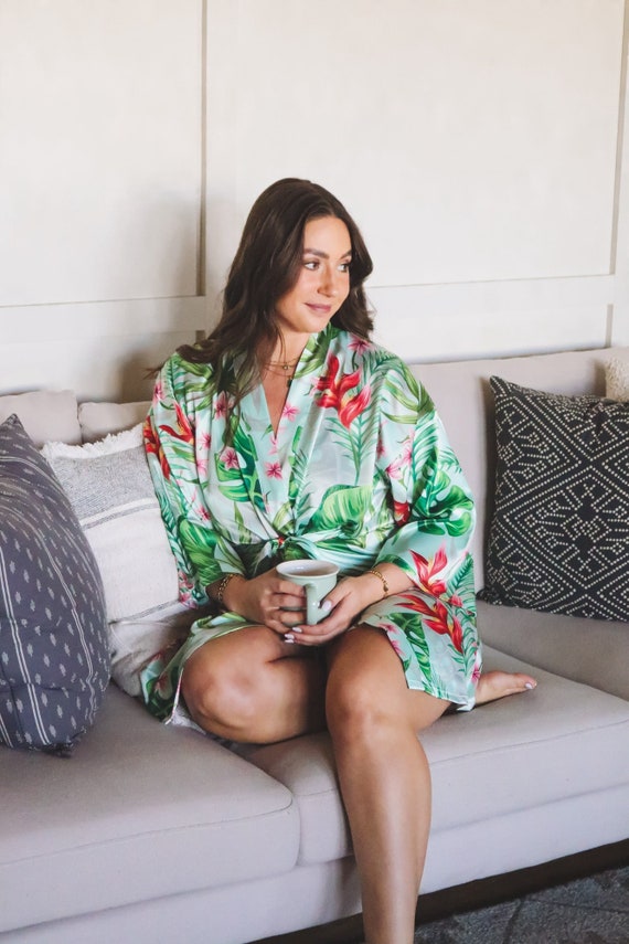 destination weddings robes, bridesmaid robe, Hawaiian print robe, bridal party, banana leaf robe, beach wedding robe, custom name robes