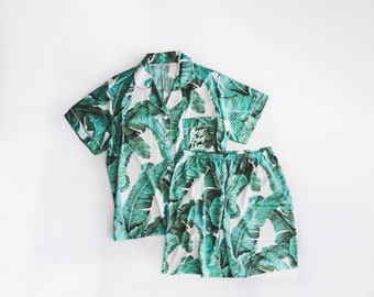 Conjunto de pijama de satén para hombre / Conjunto de descanso con estampado de hojas de plátano tropical