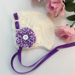 White Newborn baby size crochet vintage style bonnet with flower detail, white crochet baby bonnet, white bonnet, baby gift baby shower gift