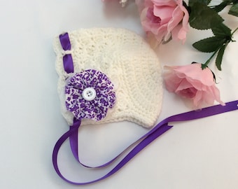 White Newborn baby size crochet vintage style bonnet with flower detail, white crochet baby bonnet, white bonnet, baby gift baby shower gift