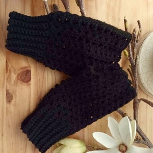 Medium sized Black ribbed wrist crochet fingerless gloves, black fingerless gloves, black gloves, winter gloves, black crochet wristers