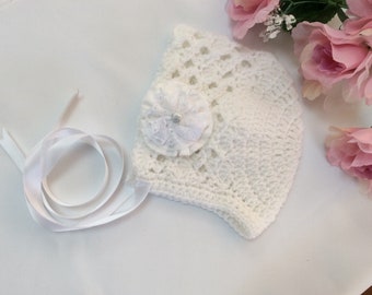 White Newborn baby crochet bonnet with flower detail, vintage style crochet bonnet, crochet christening bonnet, baby gift, baptism bonnet